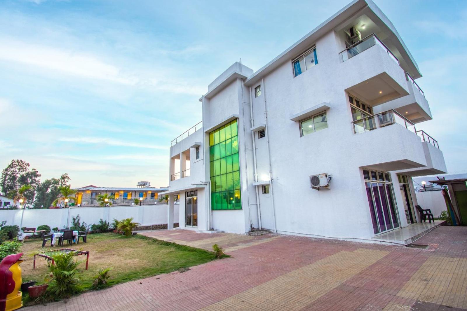 Empyrean Stay Ll 6Bhk Ll Royal Bramha Palace Ll Pvt Pool Ll 로나발라 외부 사진